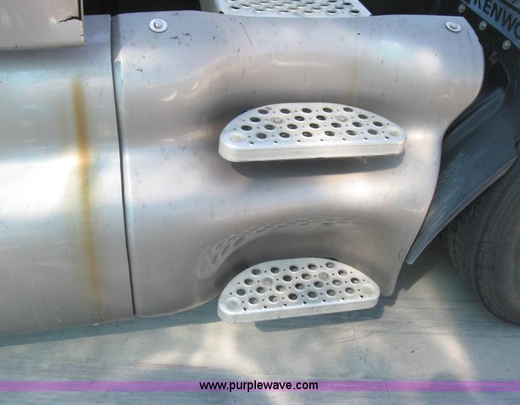 image for item 5123 1998 Kenworth T2000 semi truck