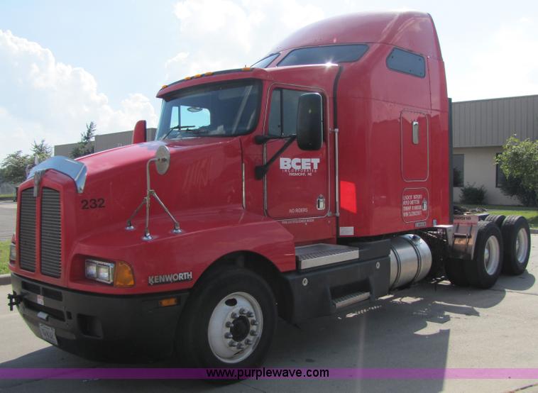image for item 5295 2003 Kenworth Construct T600 semi truck