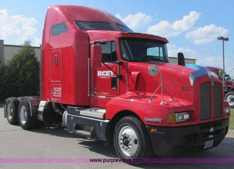 image for item 5295 2003 Kenworth Construct T600 semi truck