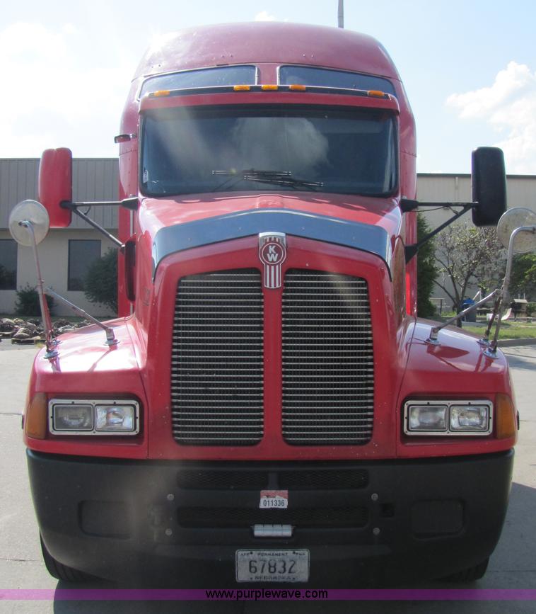 image for item 5295 2003 Kenworth Construct T600 semi truck
