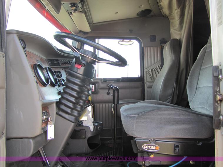 image for item 5295 2003 Kenworth Construct T600 semi truck