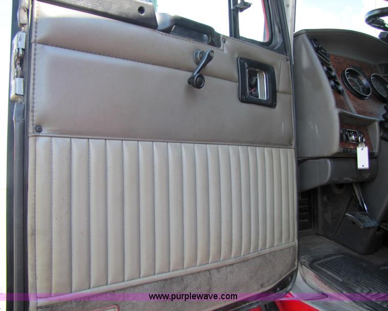 image for item 5295 2003 Kenworth Construct T600 semi truck