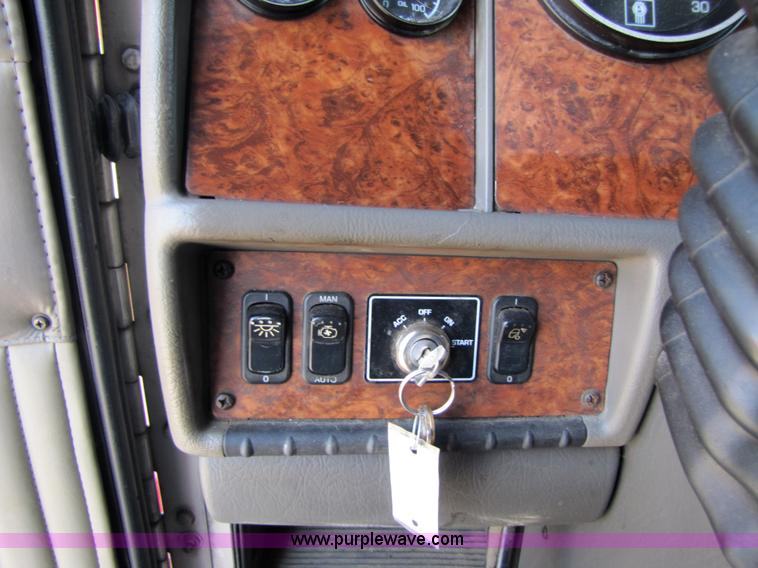 image for item 5295 2003 Kenworth Construct T600 semi truck