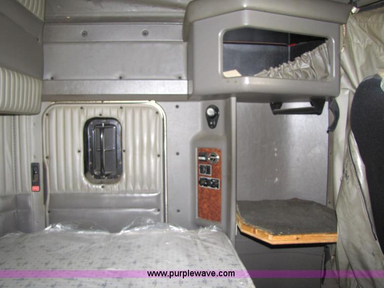 image for item 5295 2003 Kenworth Construct T600 semi truck