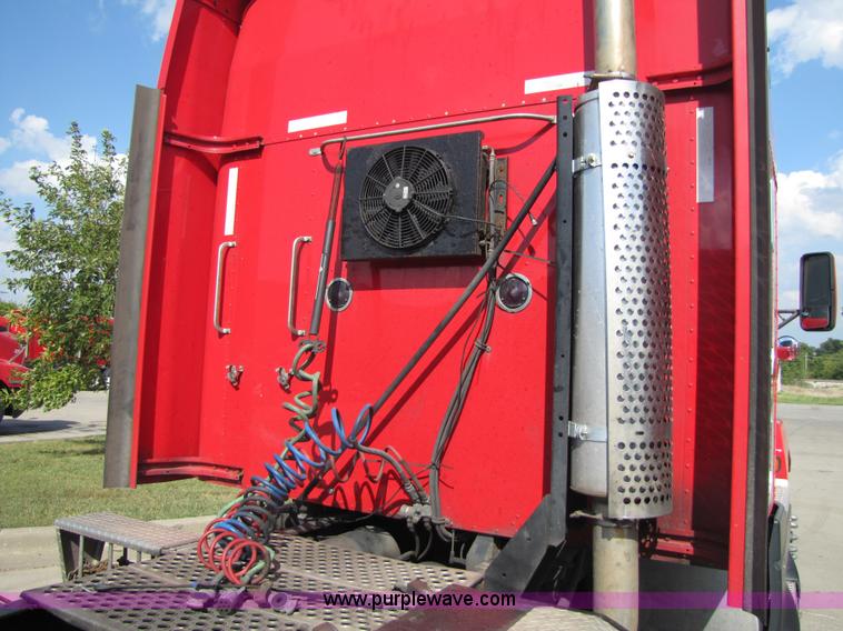 image for item 5295 2003 Kenworth Construct T600 semi truck