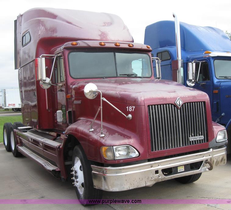 image for item 7144 1999 International Series 9400 semi truck