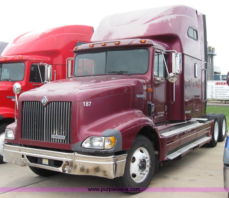 image for item 7144 1999 International Series 9400 semi truck