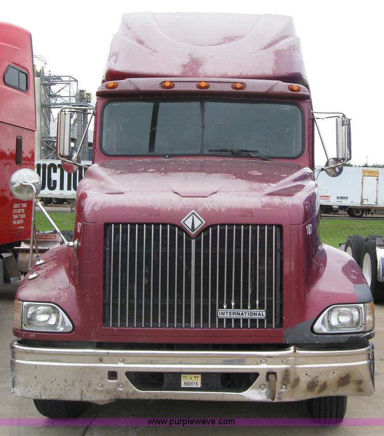 image for item 7144 1999 International Series 9400 semi truck