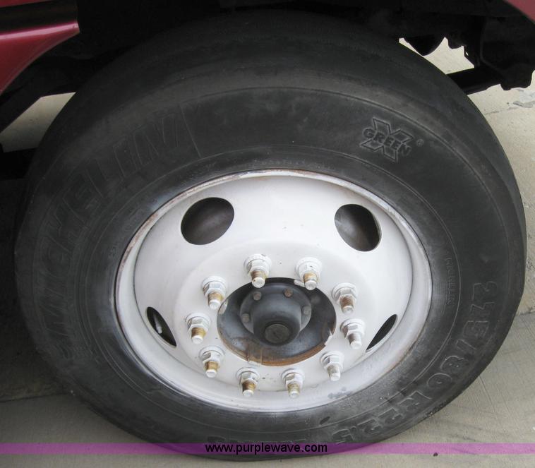 image for item 7144 1999 International Series 9400 semi truck