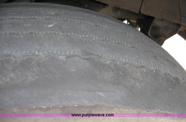 image for item 7144 1999 International Series 9400 semi truck