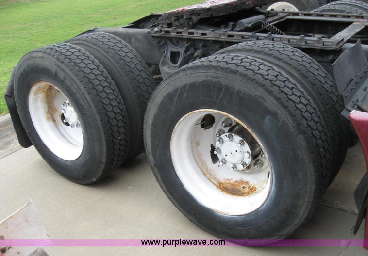 image for item 7144 1999 International Series 9400 semi truck