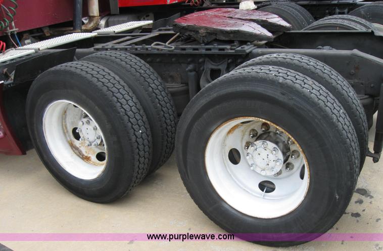 image for item 7144 1999 International Series 9400 semi truck