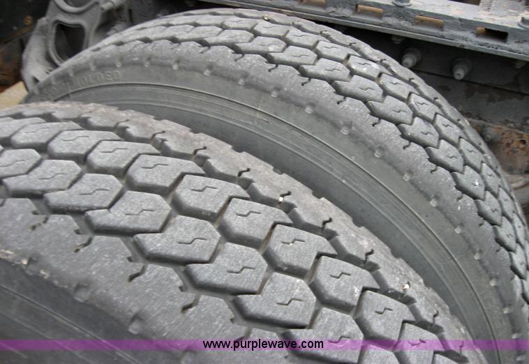 image for item 7144 1999 International Series 9400 semi truck