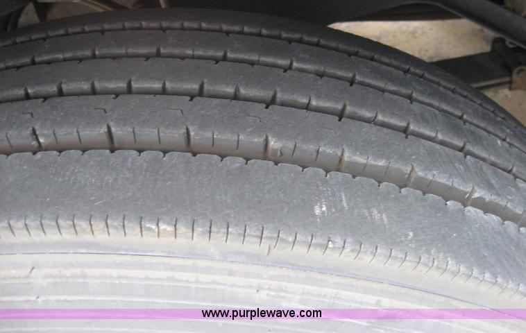 image for item 7144 1999 International Series 9400 semi truck