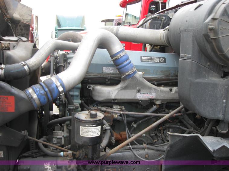 image for item 7144 1999 International Series 9400 semi truck