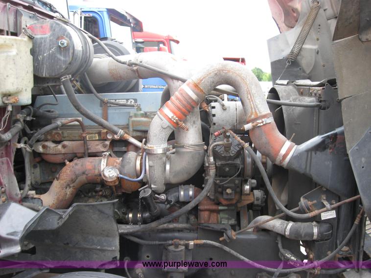 image for item 7144 1999 International Series 9400 semi truck