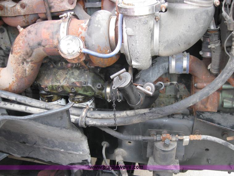 image for item 7144 1999 International Series 9400 semi truck