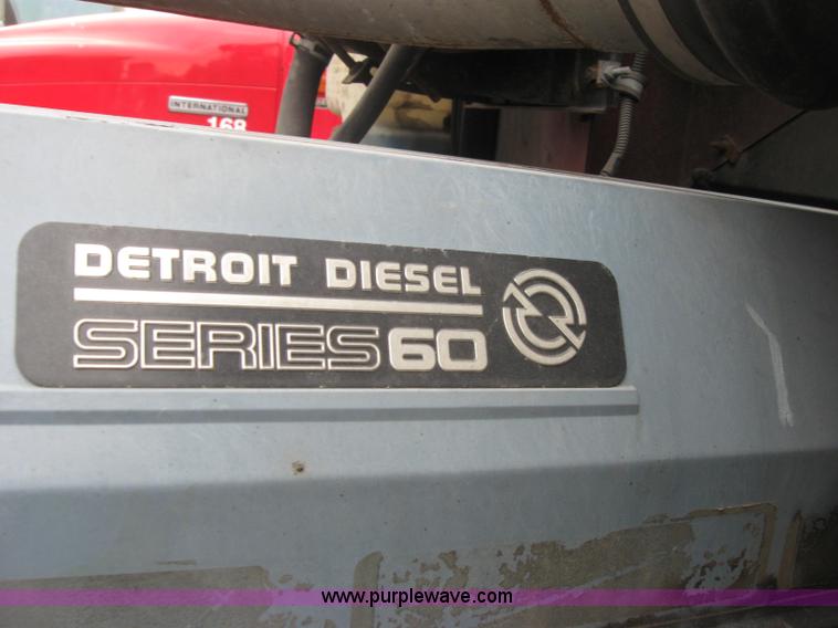 image for item 7144 1999 International Series 9400 semi truck