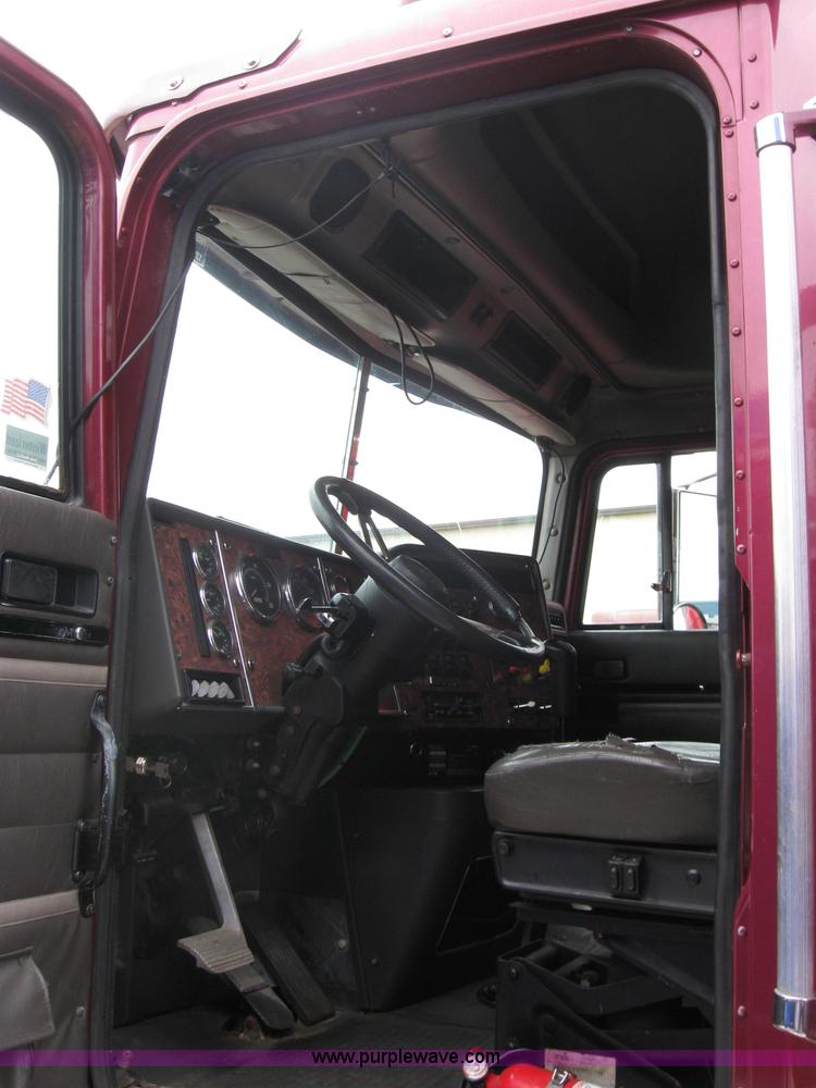 image for item 7144 1999 International Series 9400 semi truck