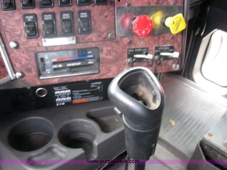 image for item 7144 1999 International Series 9400 semi truck