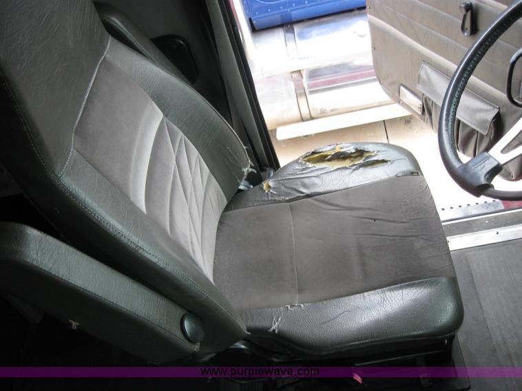 image for item 7144 1999 International Series 9400 semi truck