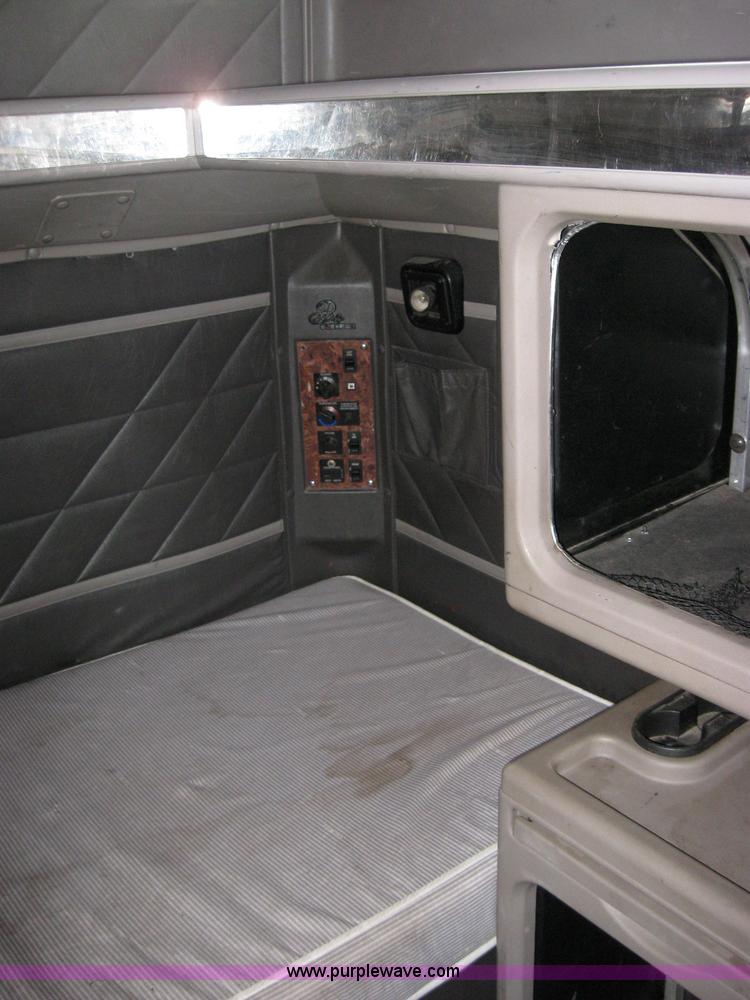 image for item 7144 1999 International Series 9400 semi truck