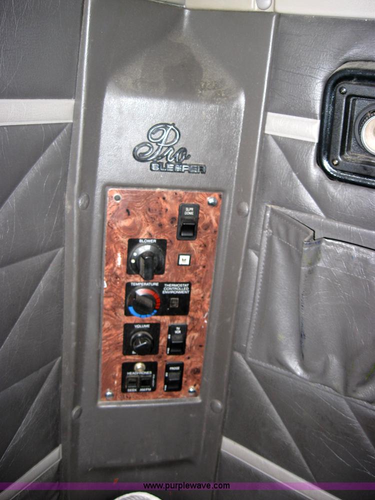 image for item 7144 1999 International Series 9400 semi truck