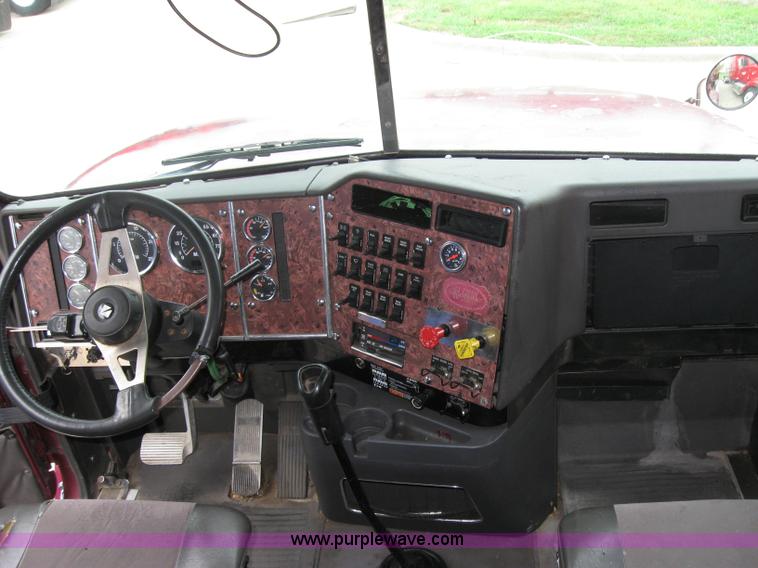 image for item 7144 1999 International Series 9400 semi truck