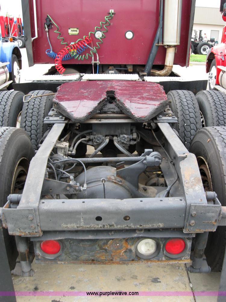 image for item 7144 1999 International Series 9400 semi truck