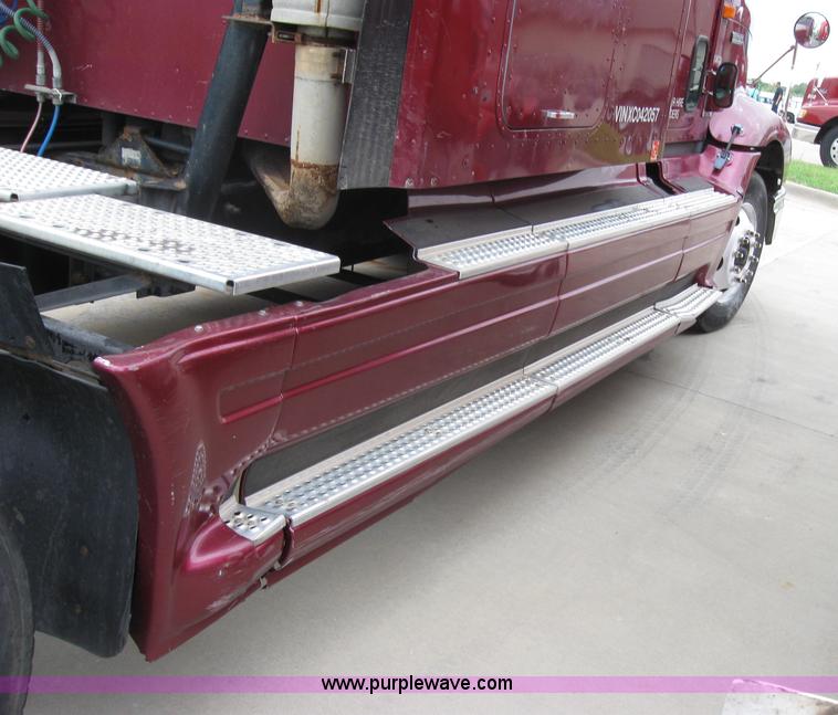 image for item 7144 1999 International Series 9400 semi truck