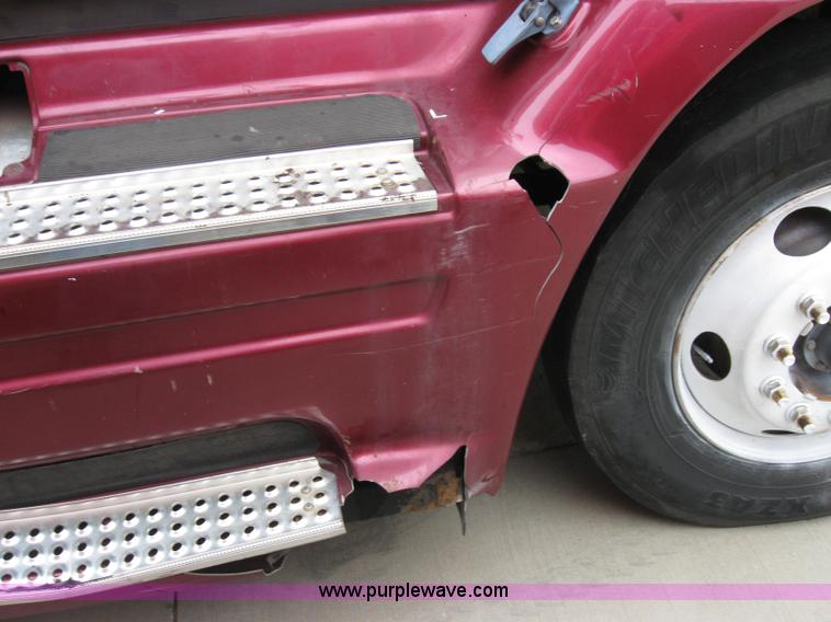 image for item 7144 1999 International Series 9400 semi truck