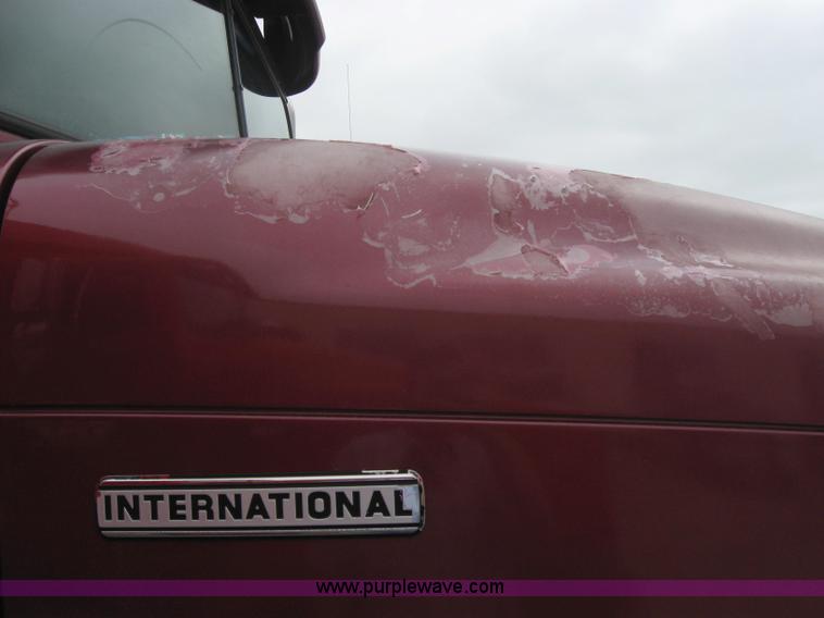 image for item 7144 1999 International Series 9400 semi truck