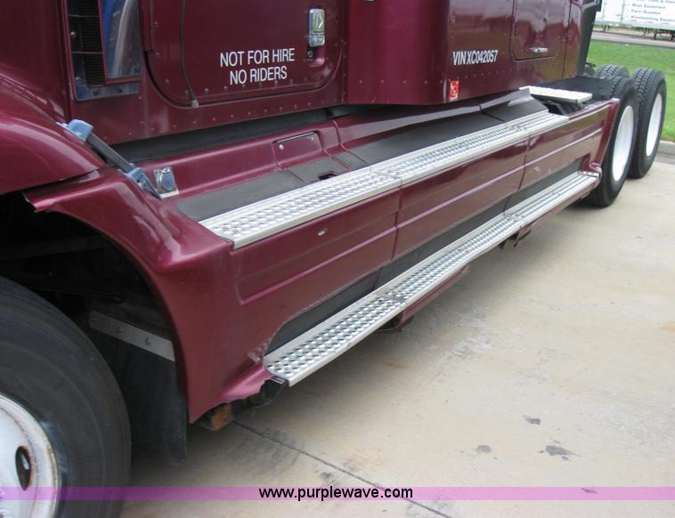 image for item 7144 1999 International Series 9400 semi truck