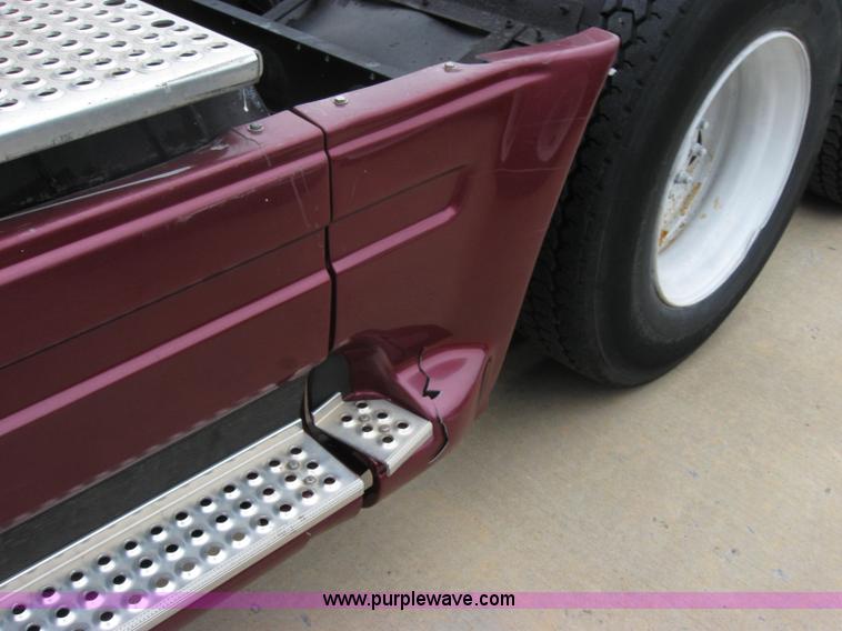 image for item 7144 1999 International Series 9400 semi truck