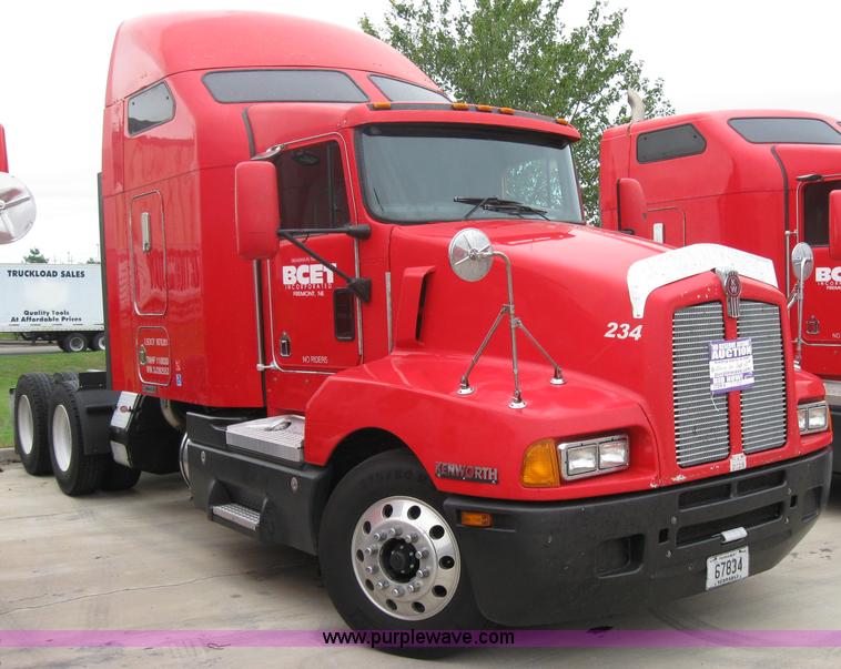 image for item 7145 2003 Kenworth T600 semi truck