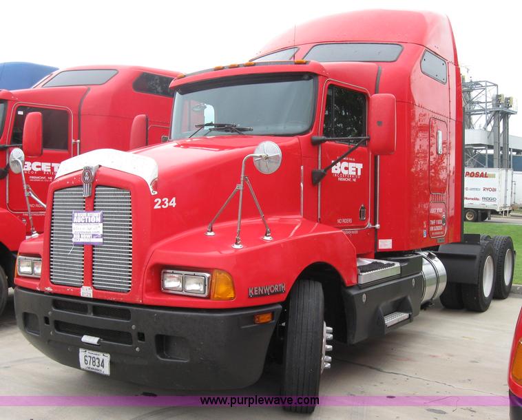 image for item 7145 2003 Kenworth T600 semi truck