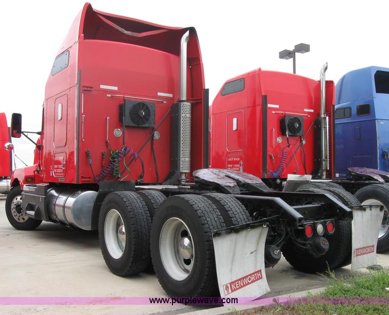 image for item 7145 2003 Kenworth T600 semi truck