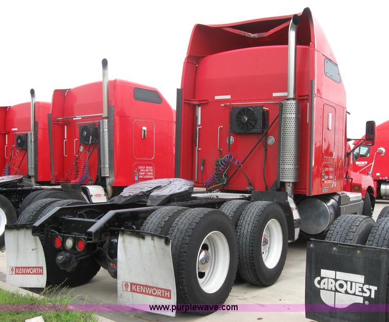 image for item 7145 2003 Kenworth T600 semi truck