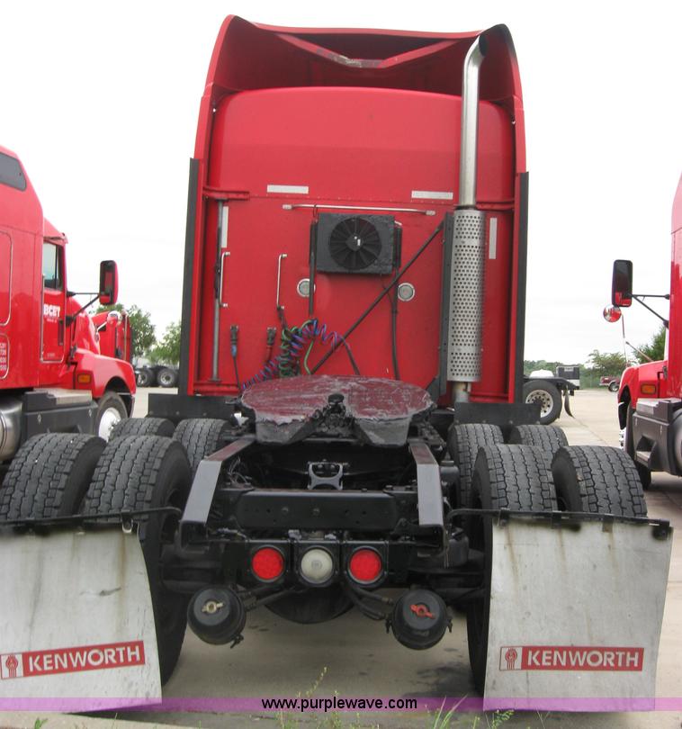 image for item 7145 2003 Kenworth T600 semi truck