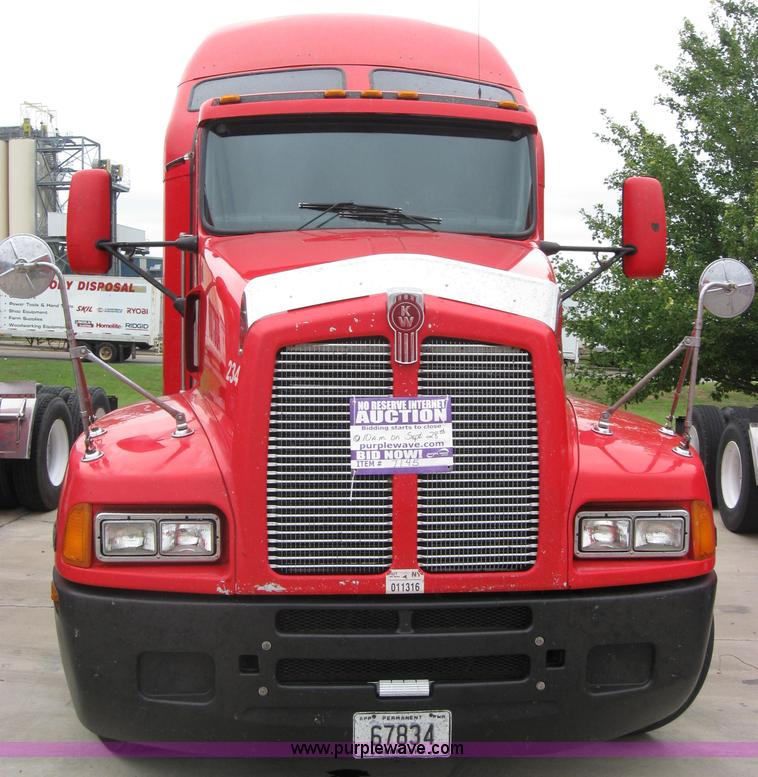 image for item 7145 2003 Kenworth T600 semi truck