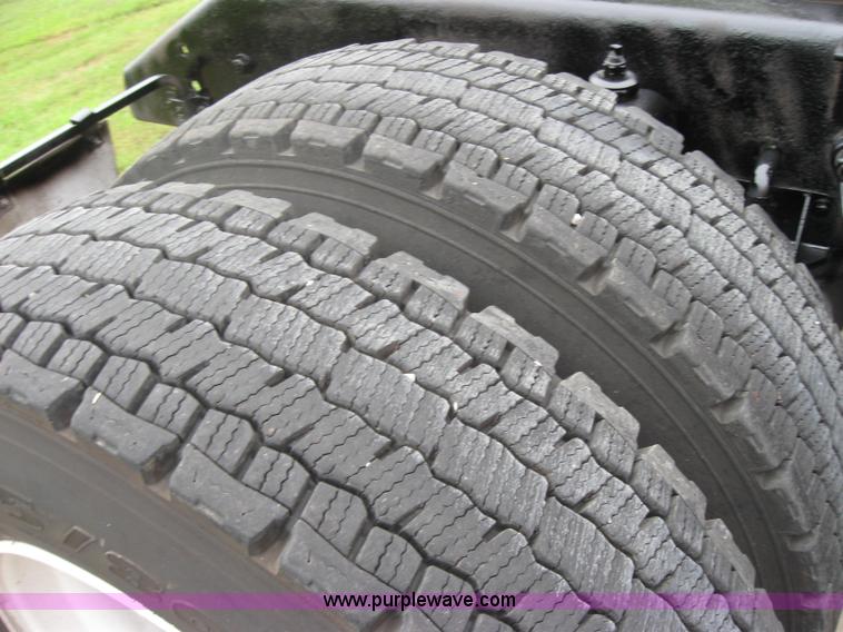 image for item 7145 2003 Kenworth T600 semi truck