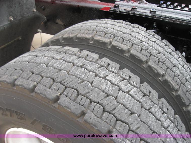 image for item 7145 2003 Kenworth T600 semi truck