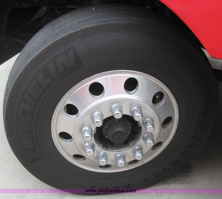 image for item 7145 2003 Kenworth T600 semi truck