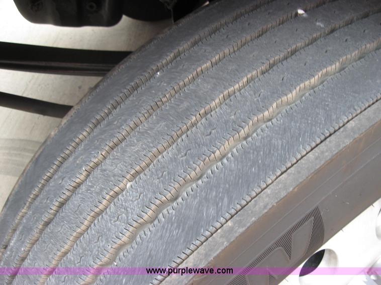 image for item 7145 2003 Kenworth T600 semi truck