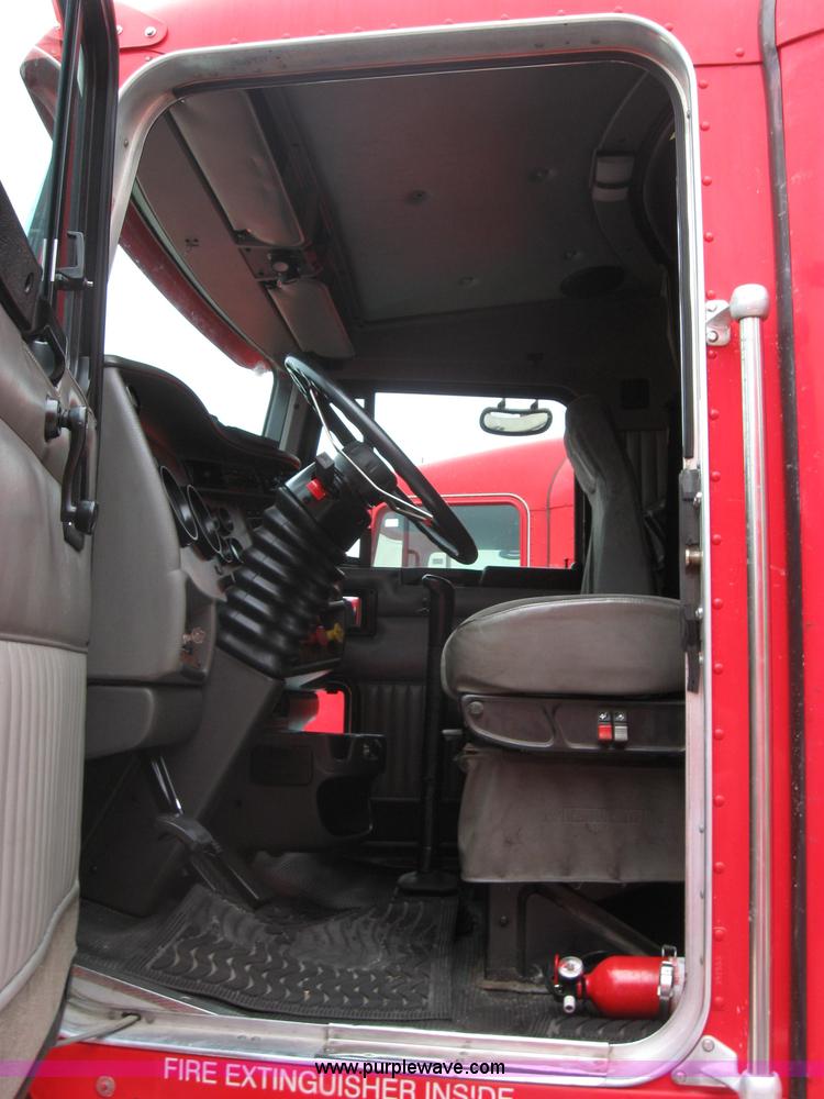 image for item 7145 2003 Kenworth T600 semi truck