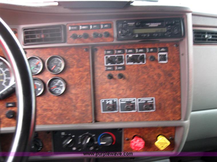 image for item 7145 2003 Kenworth T600 semi truck