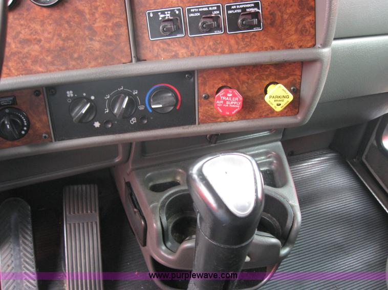 image for item 7145 2003 Kenworth T600 semi truck