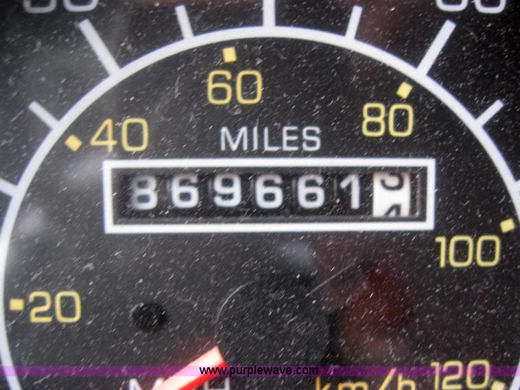 image for item 7145 2003 Kenworth T600 semi truck