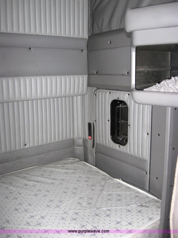 image for item 7145 2003 Kenworth T600 semi truck