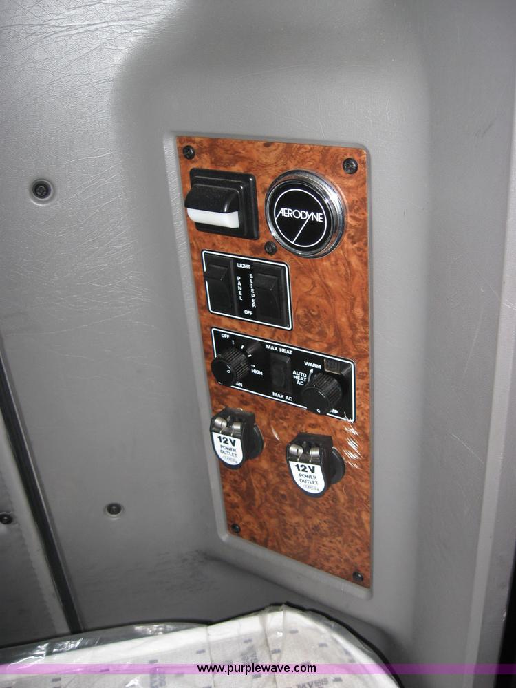 image for item 7145 2003 Kenworth T600 semi truck